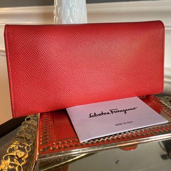 Salvatore Ferragamo Icona Clip Continental Wallet in Arid Coral - Picture 4 of 13